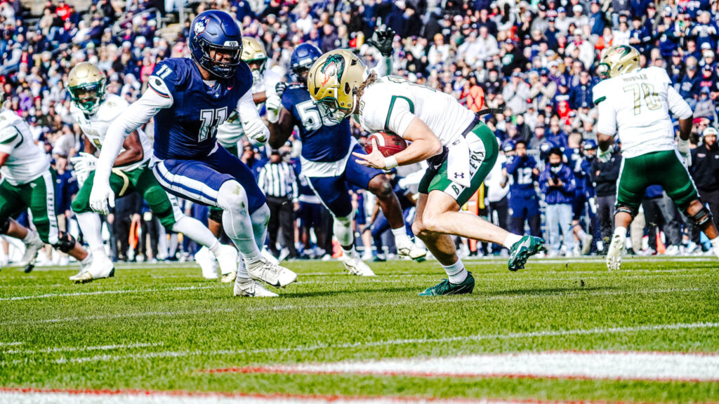 UConn vs UAB: #11 tackle