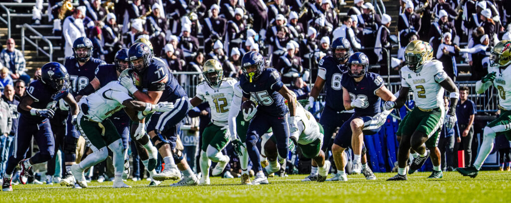 UConn vs UAB: #15 RB breaks free